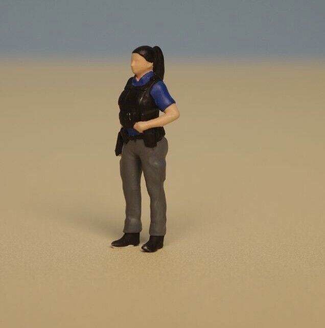 1:64 Painted Unpainted Figure Model Miniature Resin Diorama Sand Woman Police