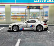 Load image into Gallery viewer, Maxwell 1:64 White Z4 GT3 Racing #1 Sports Model Diecast Metal Car New Collection
