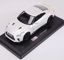 Load image into Gallery viewer, Bburago 1:24 White JDM 2017 GTR R35 Racing Sports Model Diecast Metal Car New Collection
