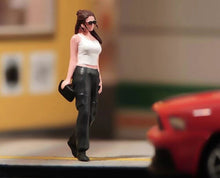 Load image into Gallery viewer, 1:64 Painted Figure Model Miniature Resin Diorama Sand Casual Girl With Shades New Collection
