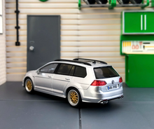 Load image into Gallery viewer, Zoom 1:64 VW Golf 7R VII Wagon Roof Bike Box Sport Model Diecast Metal Car New
