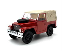 Load image into Gallery viewer, 1:43 1968 Land Rover Light SUV Off Road Classic Model Diecast Metal Car New
