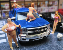 Load image into Gallery viewer, 1:64 Painted Figure Mini Model Miniature Resin Diorama Sexy Car Wash Girl Lady
