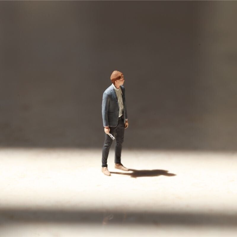 1:64 Painted Figure Model Miniature Resin Diorama Sand Smart Caual Suit Man Boy New