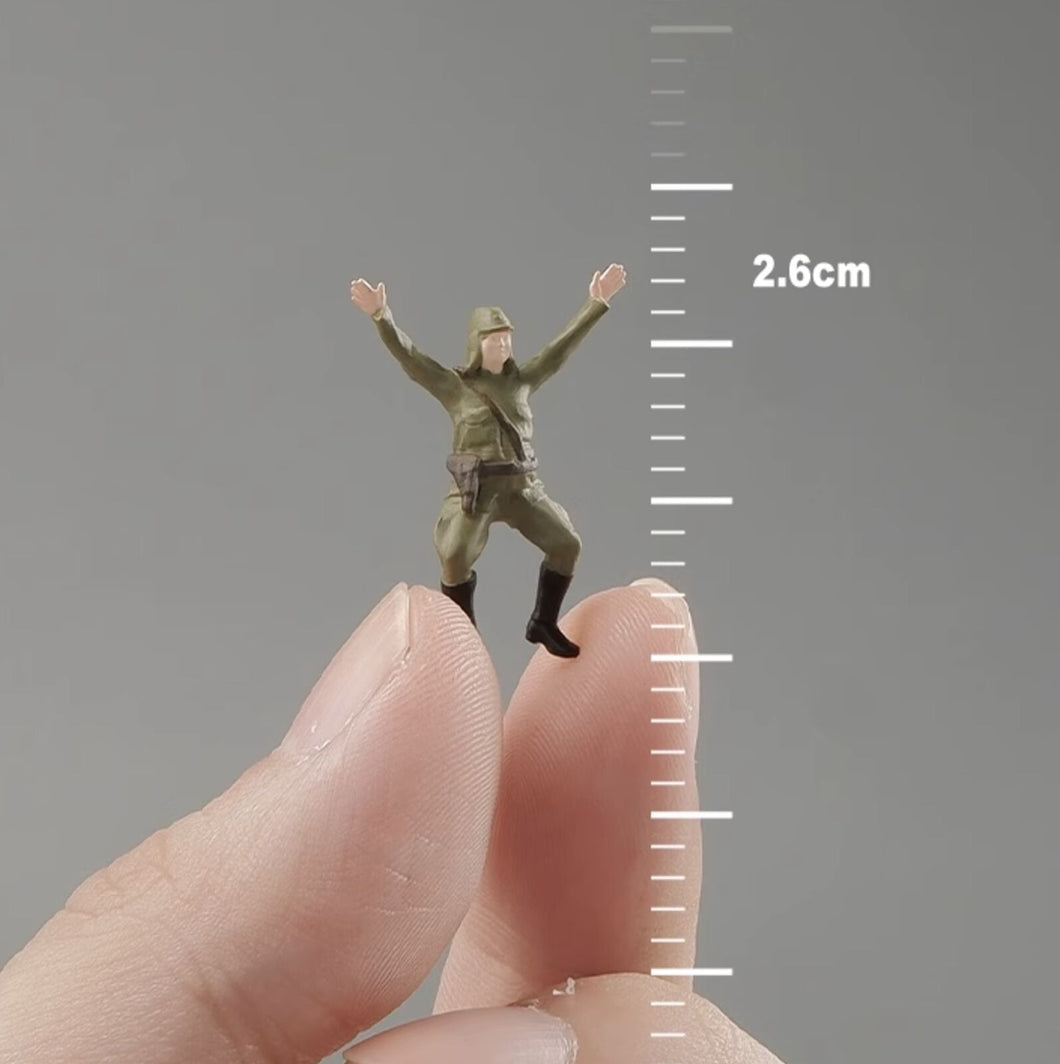 1:64 Painted Figure Mini Model Miniature Resin Diorama Sand Surrender Soldier New Collection