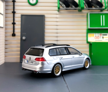 Load image into Gallery viewer, Zoom 1:64 VW Golf 7R VII Wagon Roof Bike Box Sport Model Diecast Metal Car New
