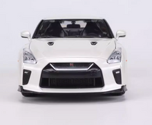 Load image into Gallery viewer, Bburago 1:24 White JDM 2017 GTR R35 Racing Sports Model Diecast Metal Car New Collection
