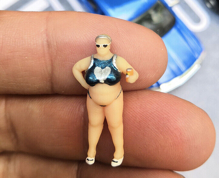 1:64 Painted Figure Mini Model Miniature Resin Diorama Sexy Car Wash Girl Lady