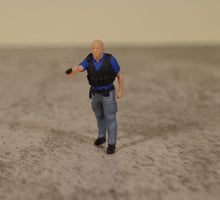 Load image into Gallery viewer, 1:64 Painted Unpainted Figure Model Miniature Resin Diorama Sand Armed Patrol New Scene
