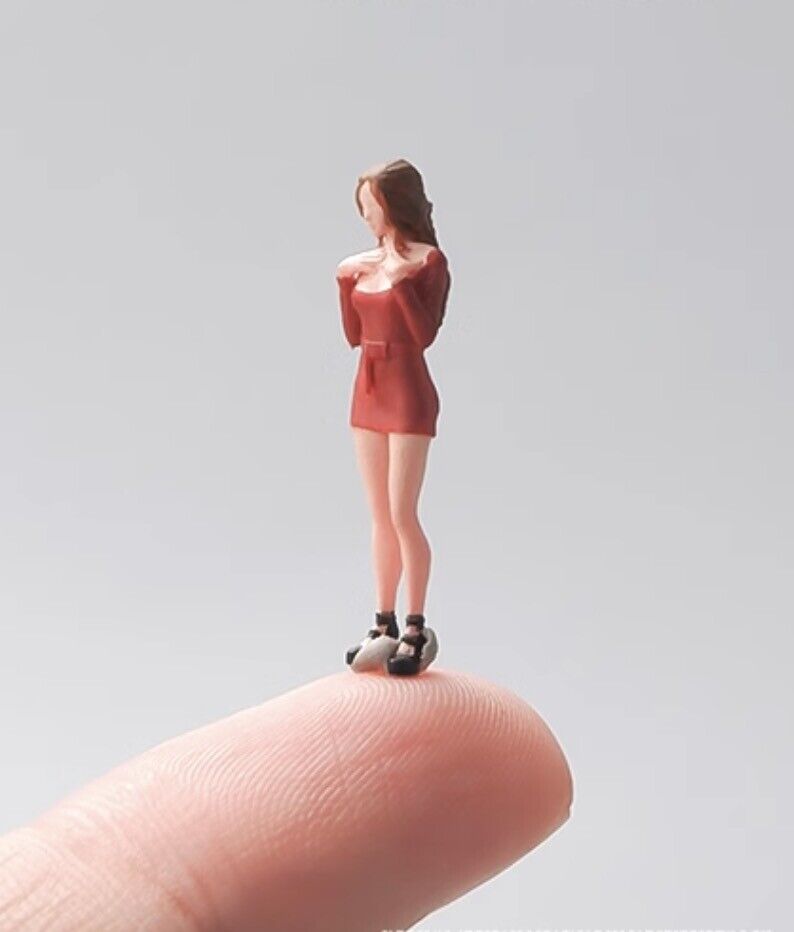 1:64 Painted Figure Mini Model Miniature Resin Diorama Sand Girl Red Wrap Skirt New