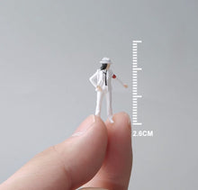 Load image into Gallery viewer, 1:64 Painted Figure Mini Model Miniature Resin Diorama Sand White Suit Singer
