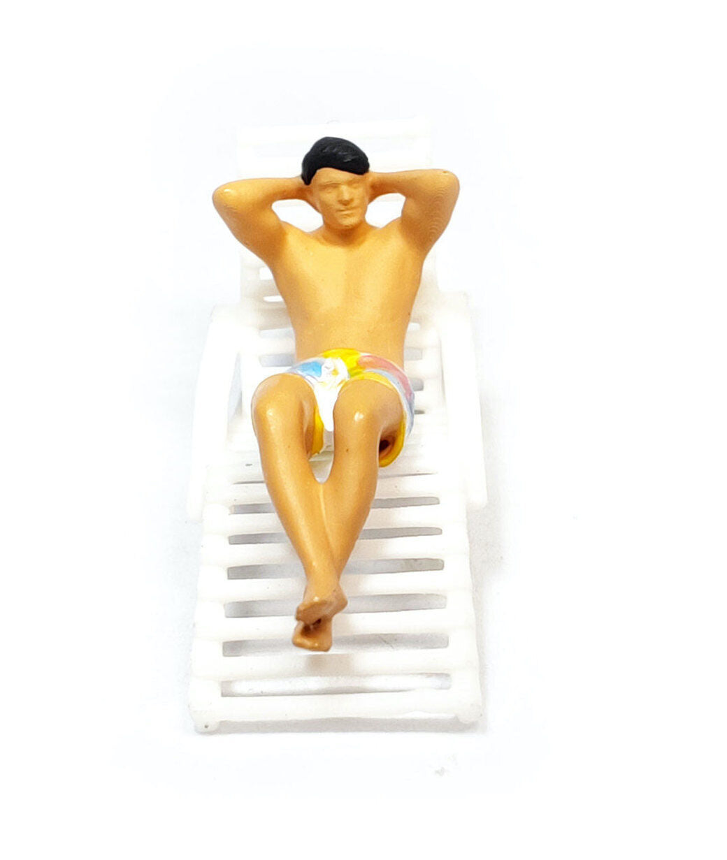 1:64 Painted Figure Mini Model Miniature Resin Diorama Beach Vacation Relaxe Man