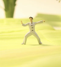 Load image into Gallery viewer, 1:64 Painted Figure Model Miniature Resin Diorama Toy Outdoor Park Scene Frisbee
