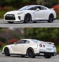 Load image into Gallery viewer, Bburago 1:24 White JDM 2017 GTR R35 Racing Sports Model Diecast Metal Car New Collection
