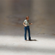 Load image into Gallery viewer, 1:64 Painted Figure Model Miniature Resin Diorama Sand Flared Jeans Lady Woman New
