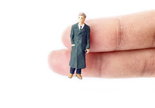 Load image into Gallery viewer, 1:64 Painted Figure Mini Model Miniature Resin Diorama Sand Toy Waiting Luggage New
