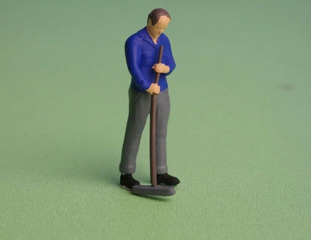 1:64 Painted Figure Model Miniature Resin Sand Sanitation Worker Man Working Toy Collection