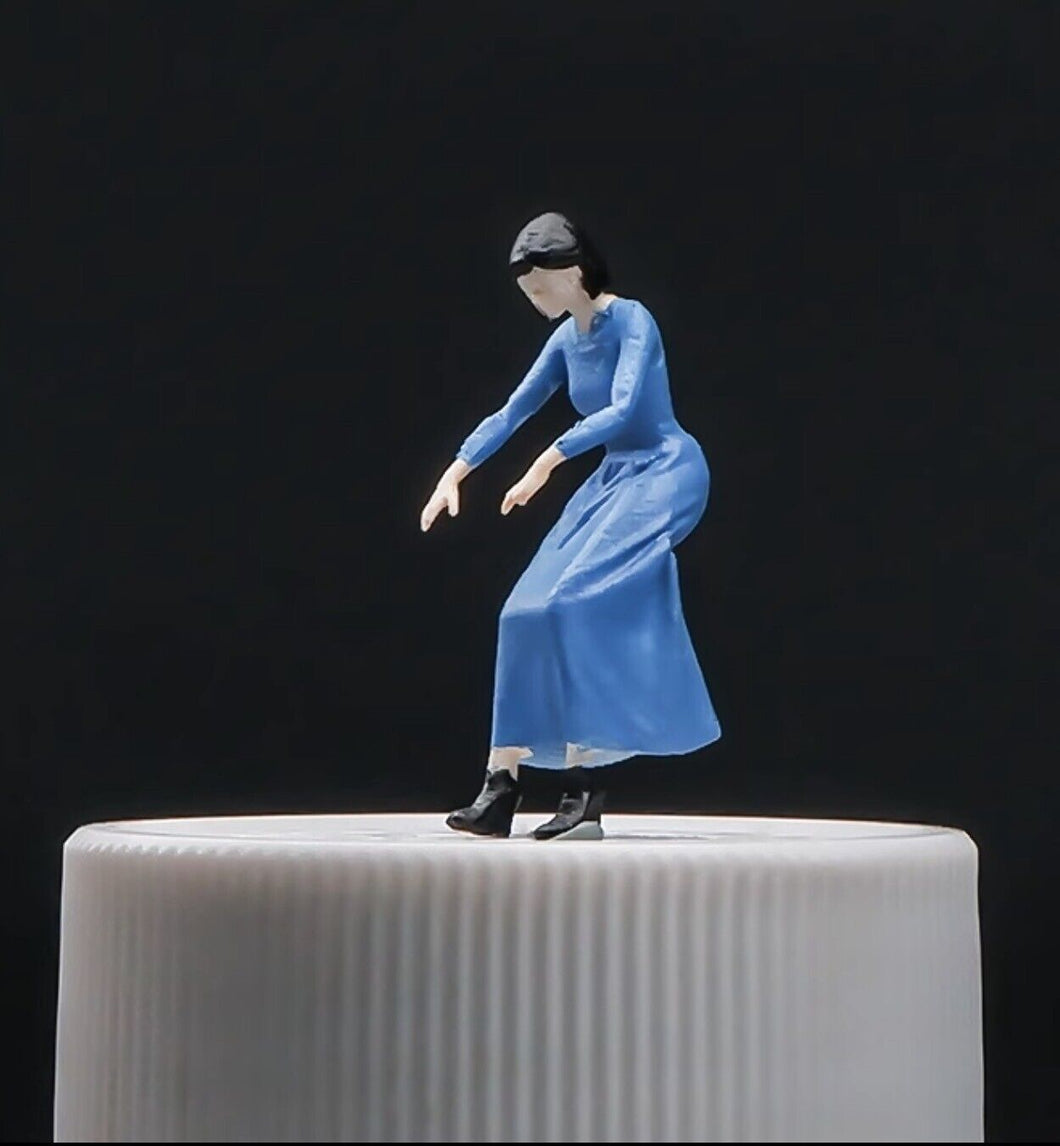 1:64 Painted Figure Mini Model Miniature Resin Diorama Sand Pianist Lady Piano New