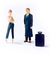 Load image into Gallery viewer, 1:64 Painted Figure Mini Model Miniature Resin Diorama Sand Toy Waiting Luggage New
