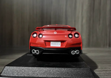 Load image into Gallery viewer, Bburago 1:24 Red JDM 2017 GTR R35 Racing Sports Model Diecast Metal Car New Collection
