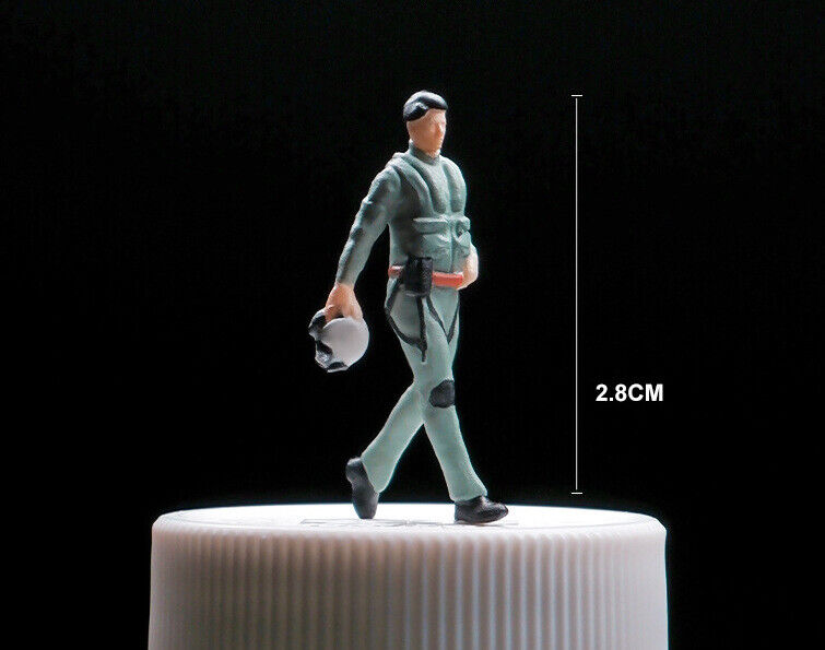 1:64 Painted Figure Mini Model Miniature Resin Diorama Pilot Captain Army Man New Scene
