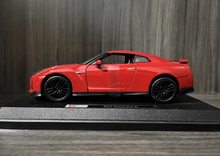 Load image into Gallery viewer, Bburago 1:24 Red JDM 2017 GTR R35 Racing Sports Model Diecast Metal Car New Collection
