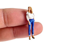 Load image into Gallery viewer, 1:64 Painted Figure Model Miniature Resin Diorama Sand Business Couple Man Lady New
