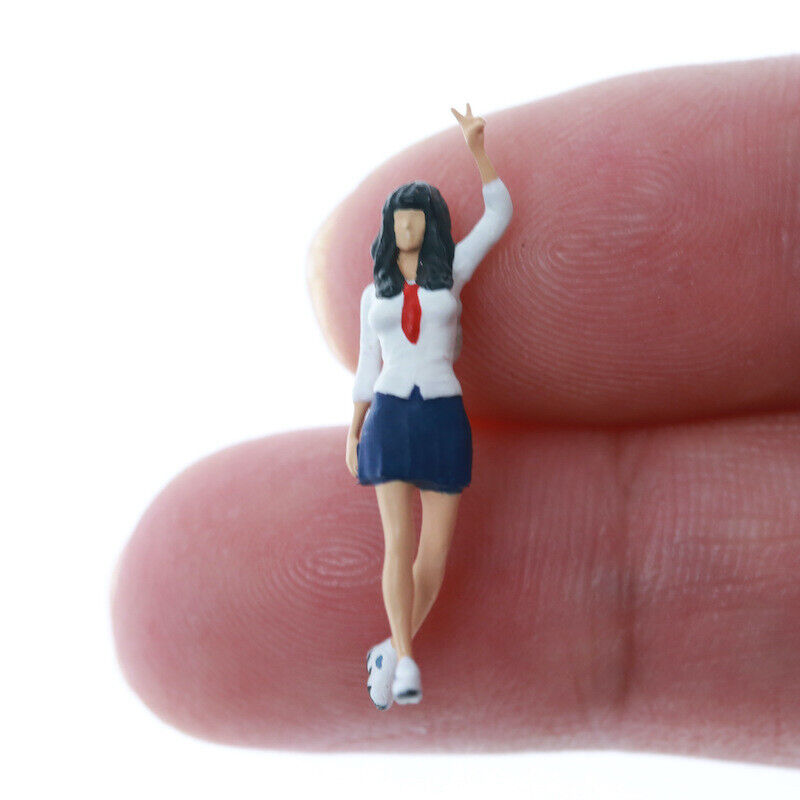 1:64 Painted Figure Mini Model Miniature Resin Diorama Sand Gym Man Lady Sports