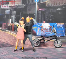 Load image into Gallery viewer, 1:64 Painted Figure Mini Model Miniature Resin Diorama Sand Couple Bicycle Set
