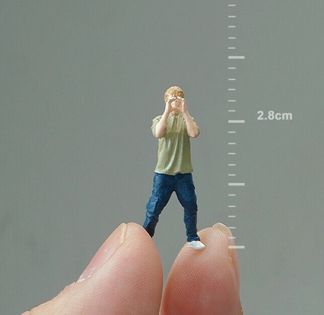 1:64 Painted Figure Mini Model Miniature Resin Diorama Dancing Girl Shouting Boy New Scene
