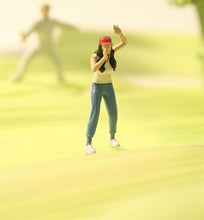 Load image into Gallery viewer, 1:64 Painted Figure Model Miniature Resin Diorama Toy Outdoor Park Scene Frisbee
